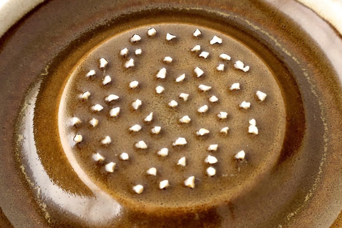 Motoshige Pottery Grater Matte White Medium | Iwami Ware