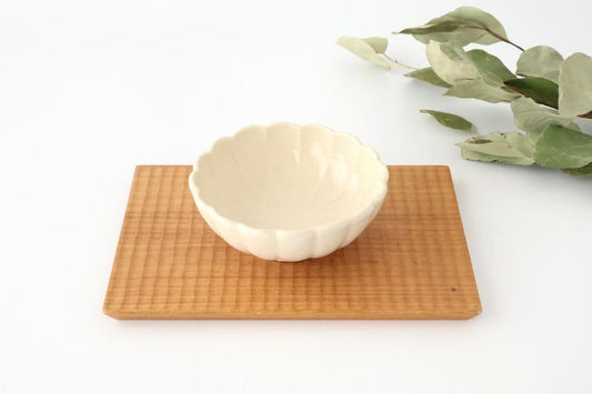Chrysanthemum-shaped Bowl White 13㎝/5in | Kobachi Seto Ware