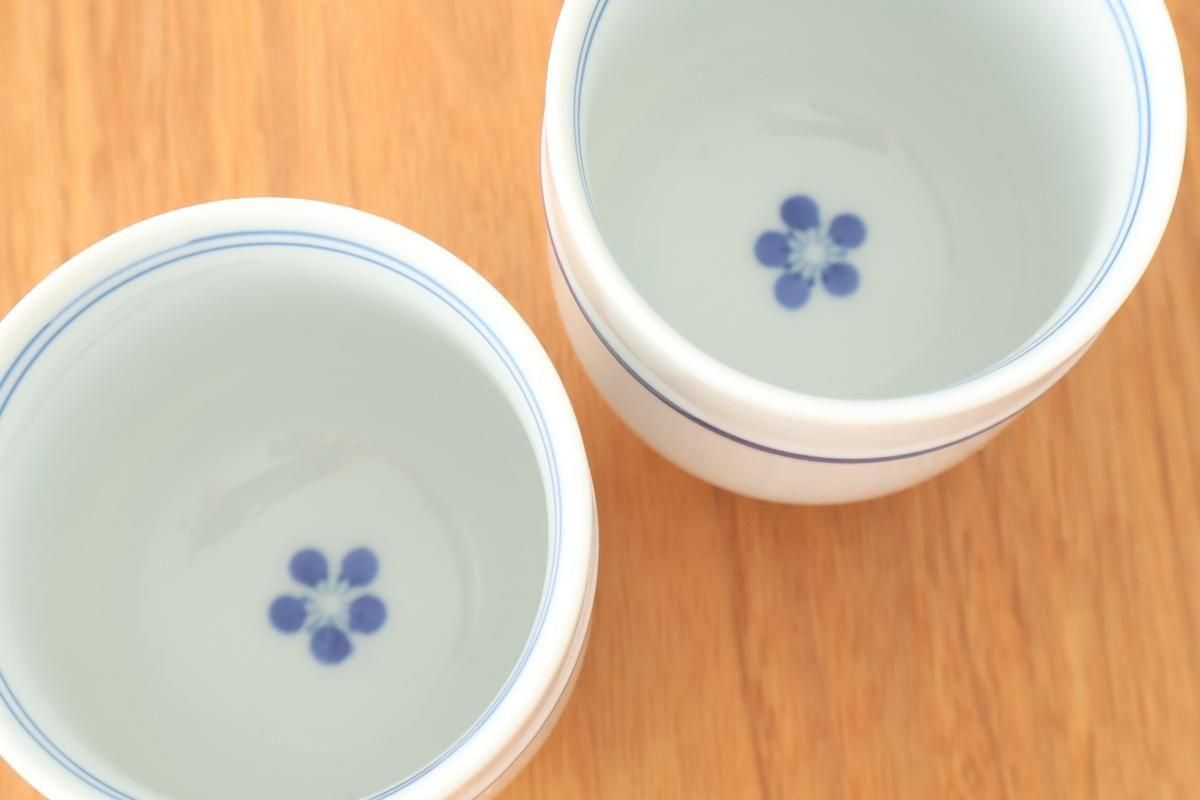Japanese Cup Blue Lines and Plum｜Yunomi Hasami Ware