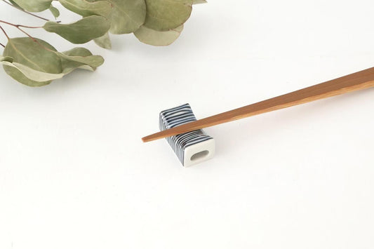 Chopstick Rest Tokusa Black | Hashioki Hasami Ware