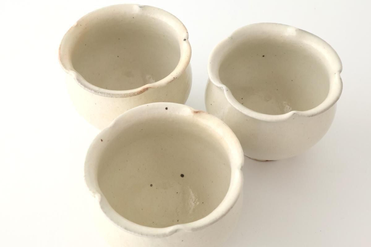 Furutani Seitosho Flower-shaped Japanese Cup White | Yunomi