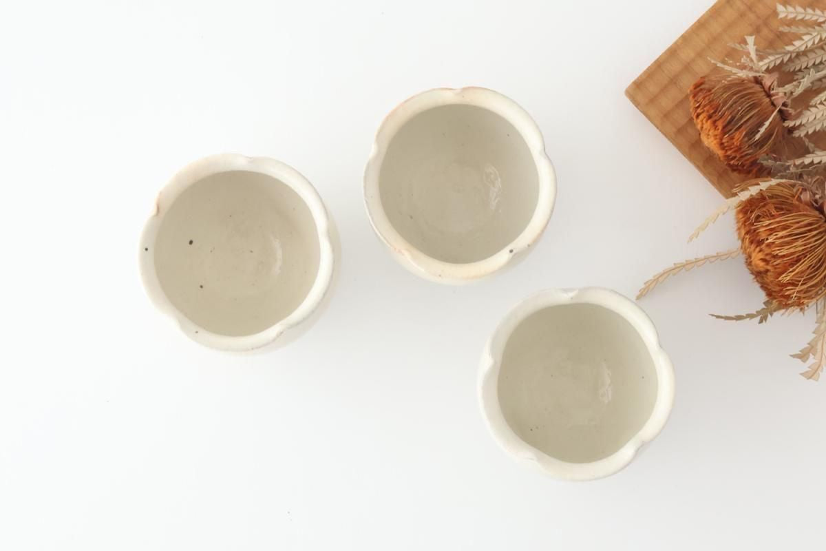 Furutani Seitosho Flower-shaped Japanese Cup White | Yunomi