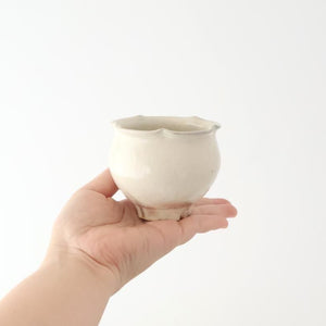 Furutani Seitosho Flower-shaped Japanese Cup White | Yunomi