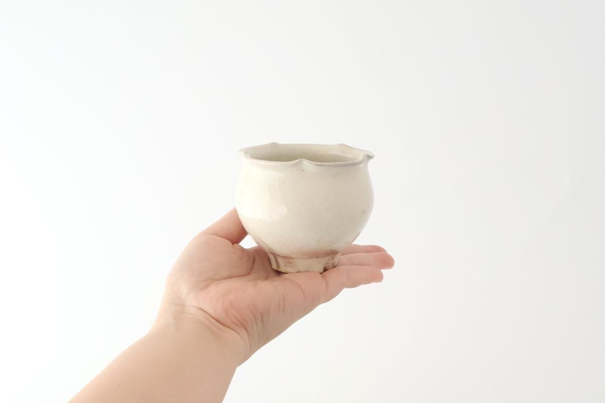 Furutani Seitosho Flower-shaped Japanese Cup White | Yunomi