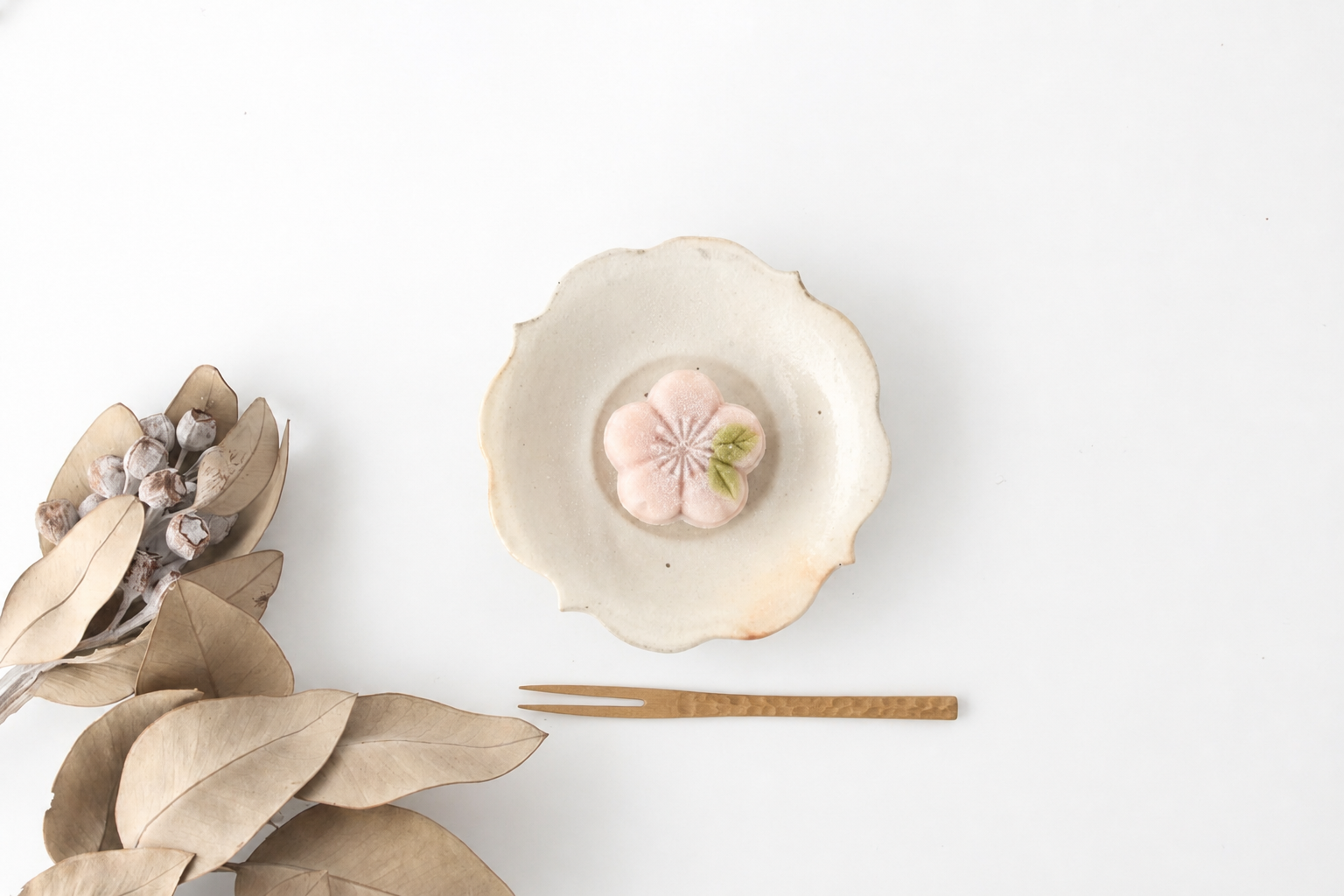 Furutani Seitosho Flower-shaped Tea Tray White