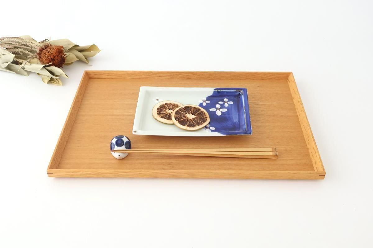 Small rectangular plate with indigo and seven flowers in gold leaf, porcelain, Hasami ware