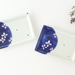 Small rectangular plate with indigo and seven flowers in gold leaf, porcelain, Hasami ware
