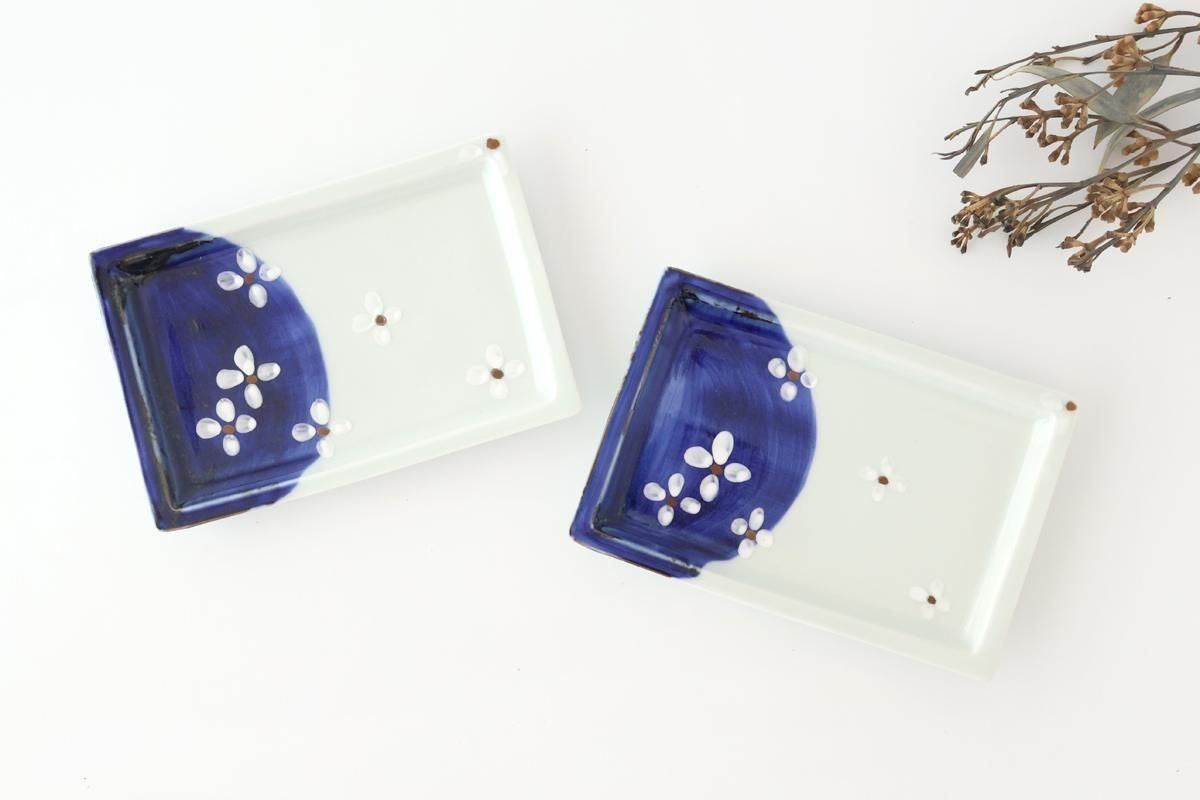 Small rectangular plate with indigo and seven flowers in gold leaf, porcelain, Hasami ware