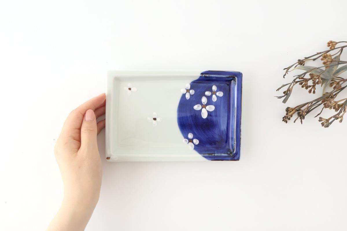 Small rectangular plate with indigo and seven flowers in gold leaf, porcelain, Hasami ware