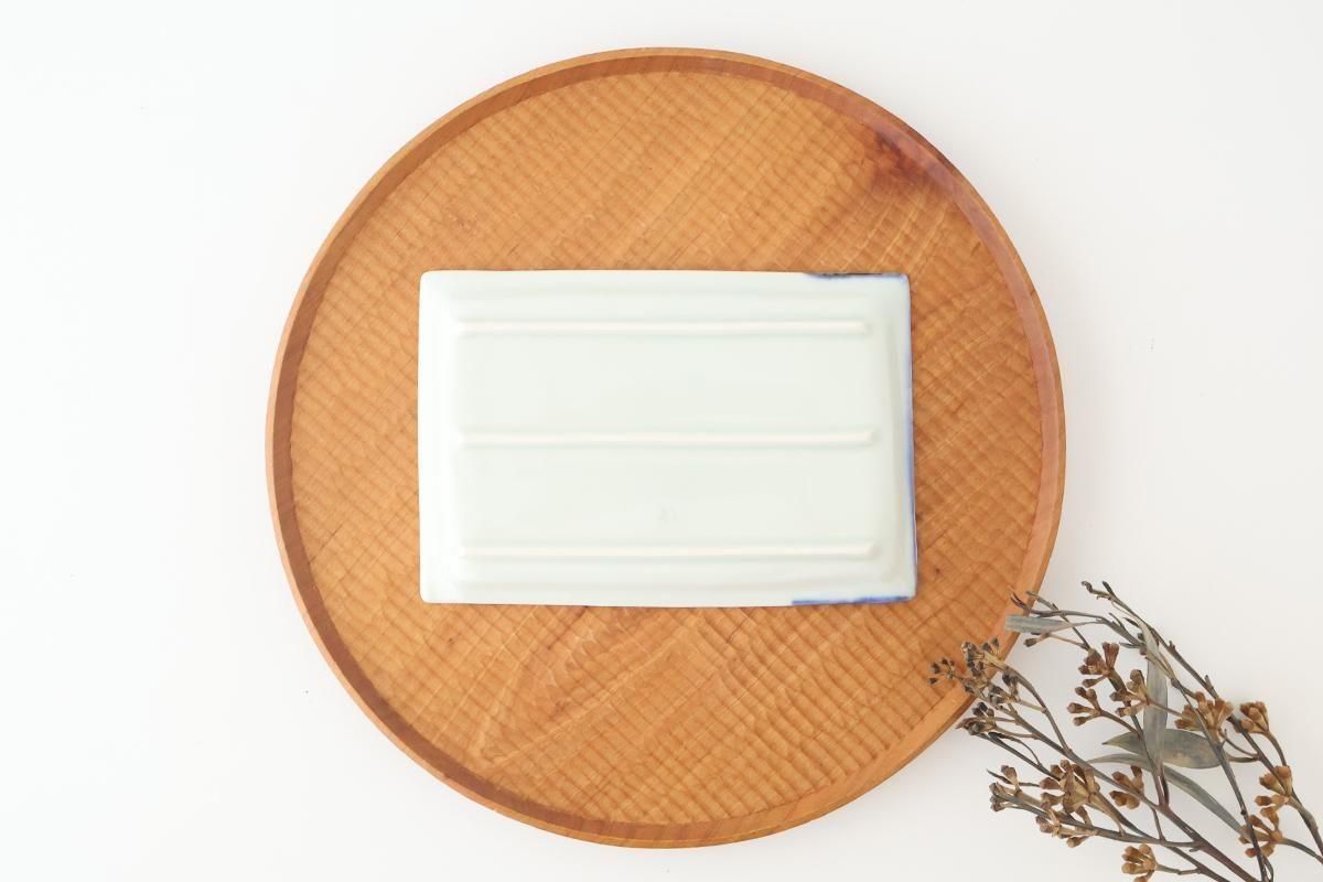 Small rectangular plate with indigo and seven flowers in gold leaf, porcelain, Hasami ware