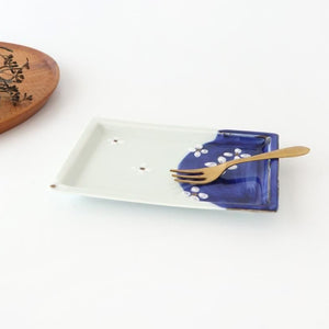 Small rectangular plate with indigo and seven flowers in gold leaf, porcelain, Hasami ware