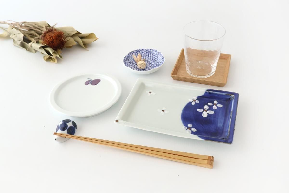 Small rectangular plate with indigo and seven flowers in gold leaf, porcelain, Hasami ware