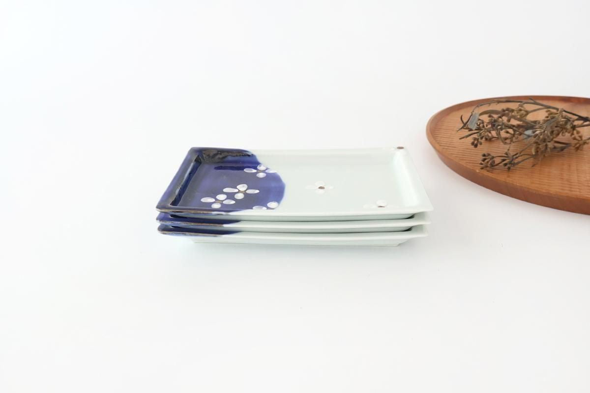 Small rectangular plate with indigo and seven flowers in gold leaf, porcelain, Hasami ware