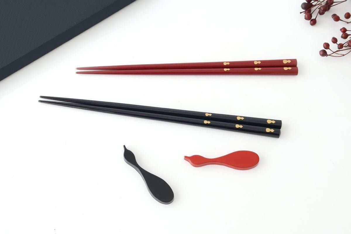 [Pair set] KORINDO Chopsticks and Chopstick Rests Gourd Pattern