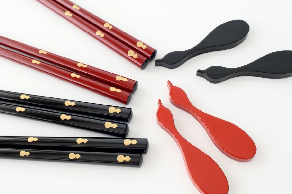 [Pair set] KORINDO Chopsticks and Chopstick Rests Gourd Pattern