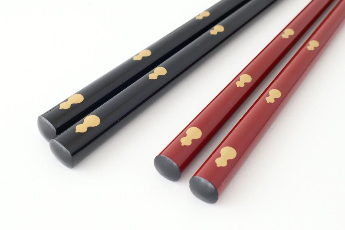 [Pair set] KORINDO Chopsticks and Chopstick Rests Gourd Pattern