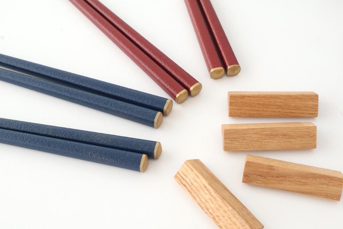 [Pair set] KORINDO Chopsticks and Chopstick Rests Black/Red with Gold Lines