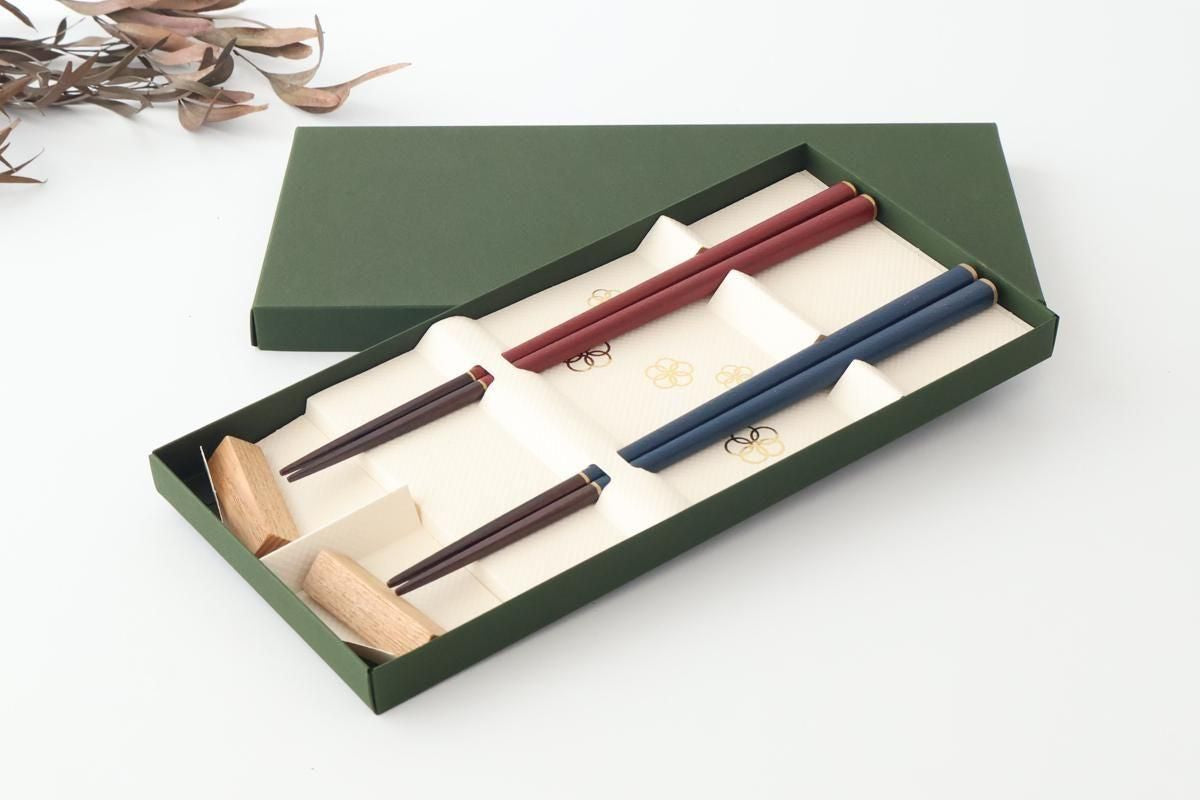 [Pair set] KORINDO Chopsticks and Chopstick Rests Black/Red with Gold Lines