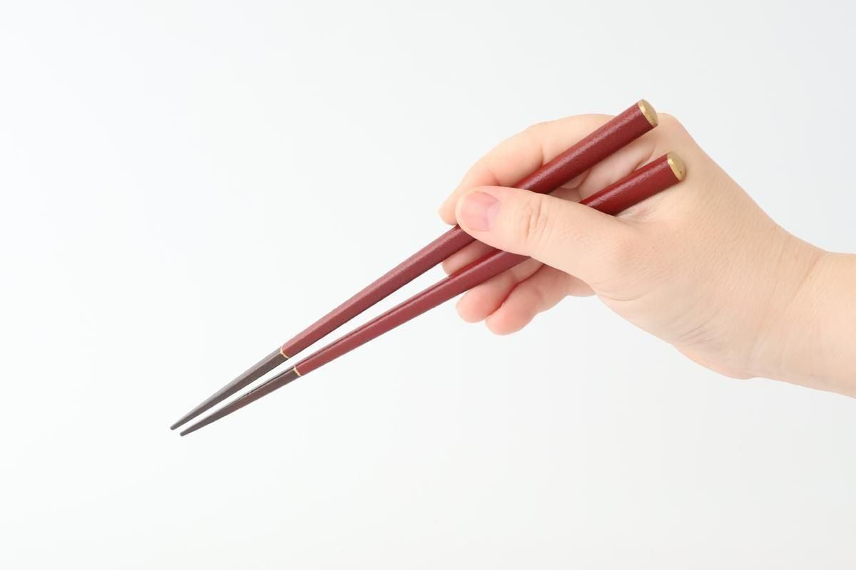 [Pair set] KORINDO Chopsticks and Chopstick Rests Black/Red with Gold Lines