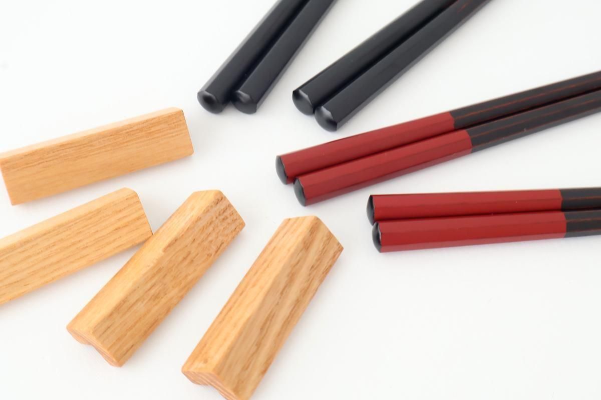 [Pair set] KORINDO  Black and Red Chopsticks and Wooden Chopstick Rests