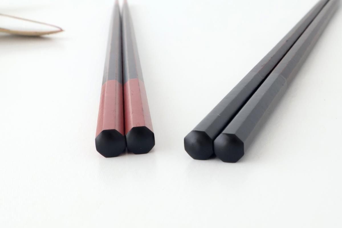 [Pair set] KORINDO  Black and Red Chopsticks and Wooden Chopstick Rests