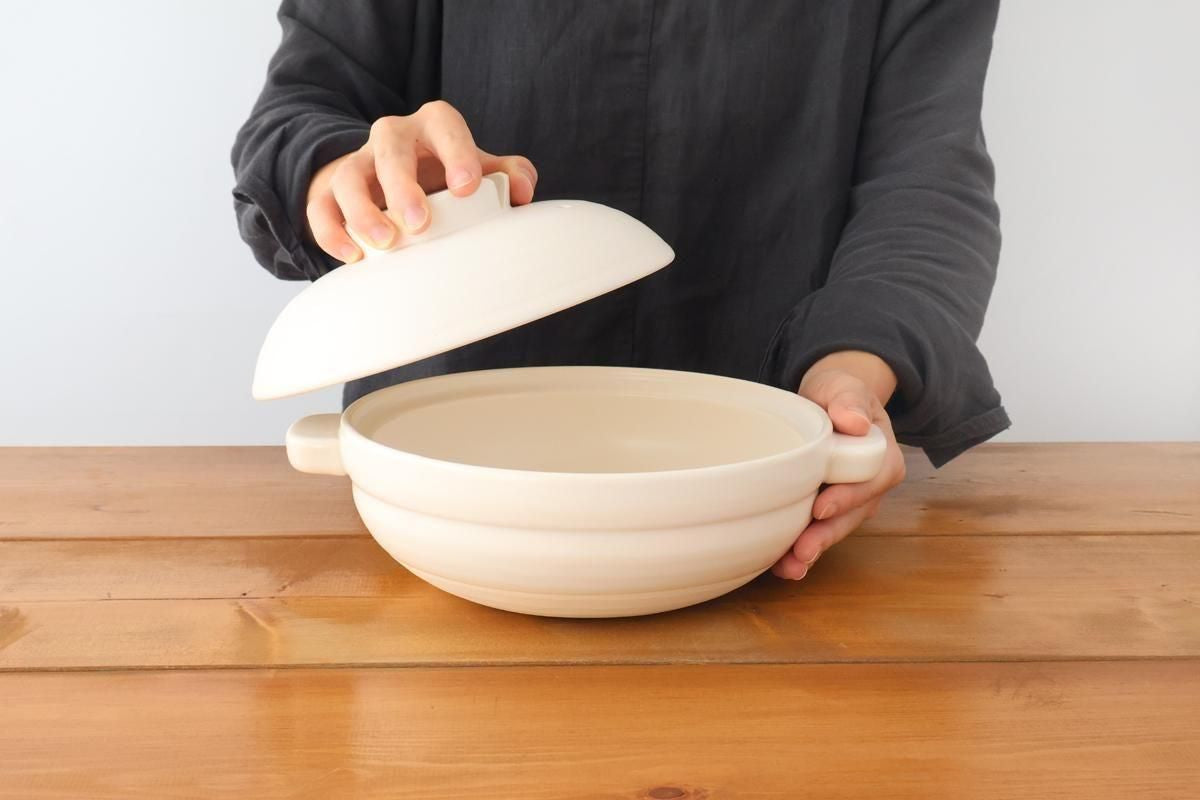 Kamoshika Dogu Store Donabe White Regular Size | Japanese Clay Pot