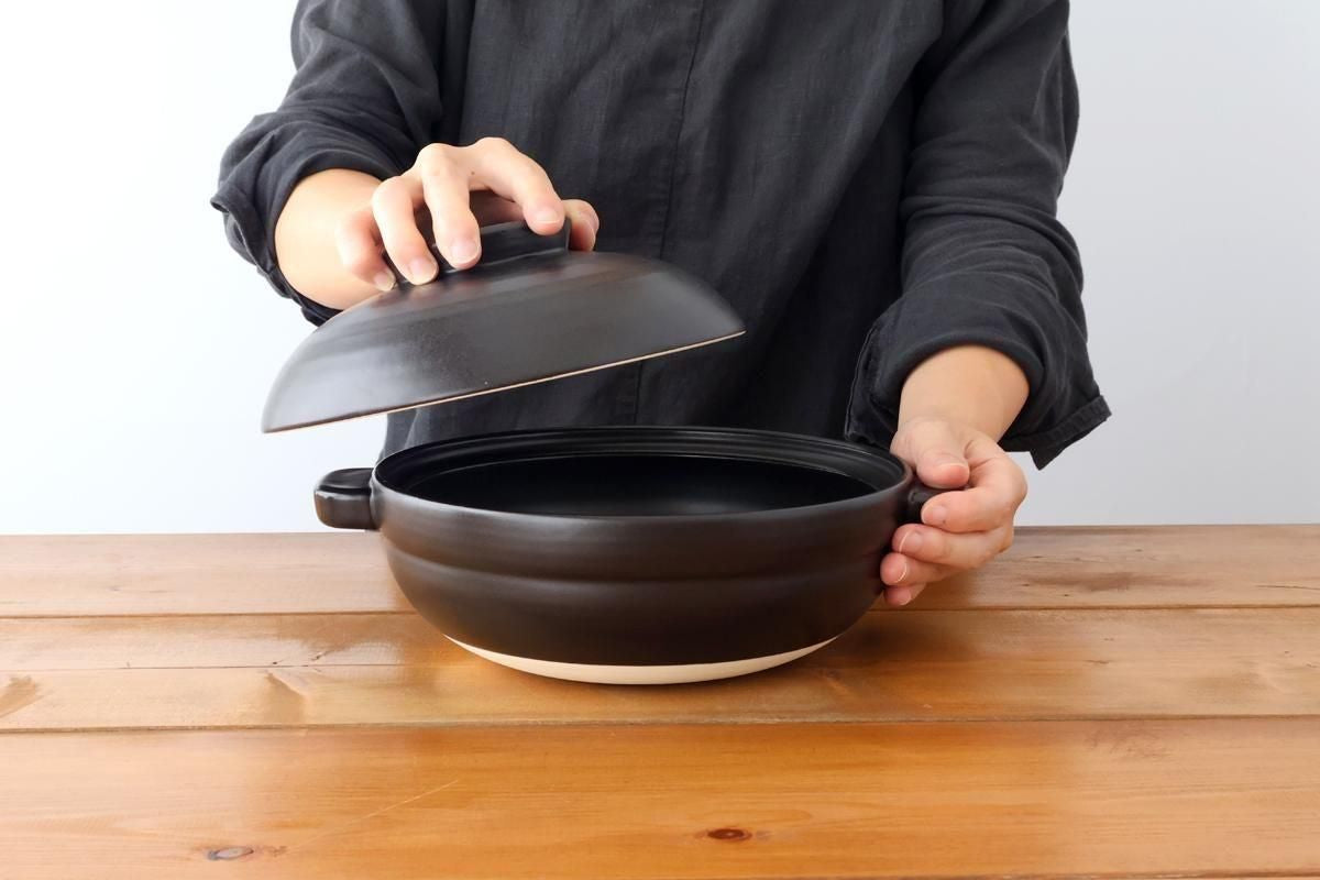 Kamoshika Dogu Store Donabe Black Regular Size | Japanese Clay Pot