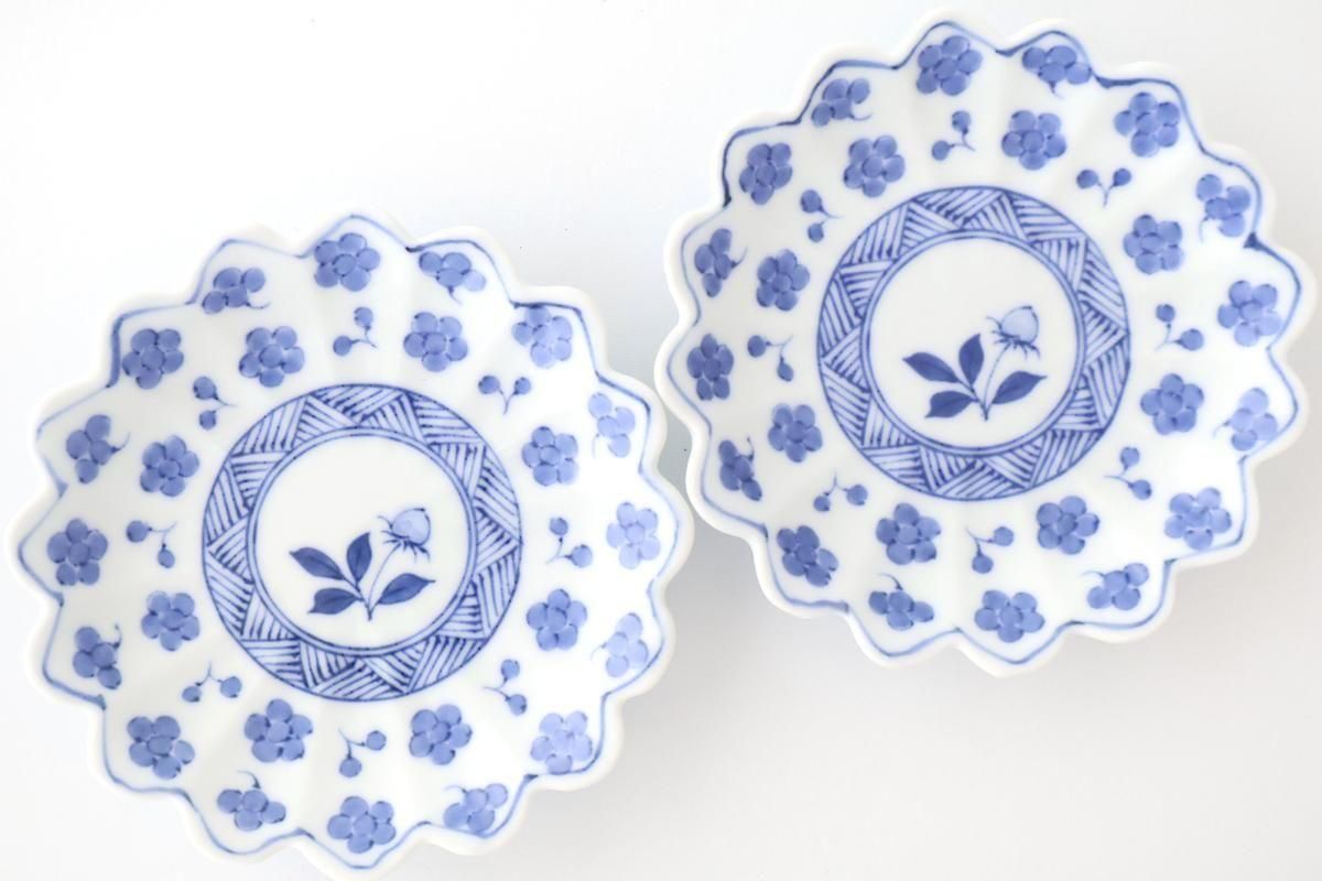 Chrysanthemum-shaped Sauce Plate Blue Plum | Arita Ware