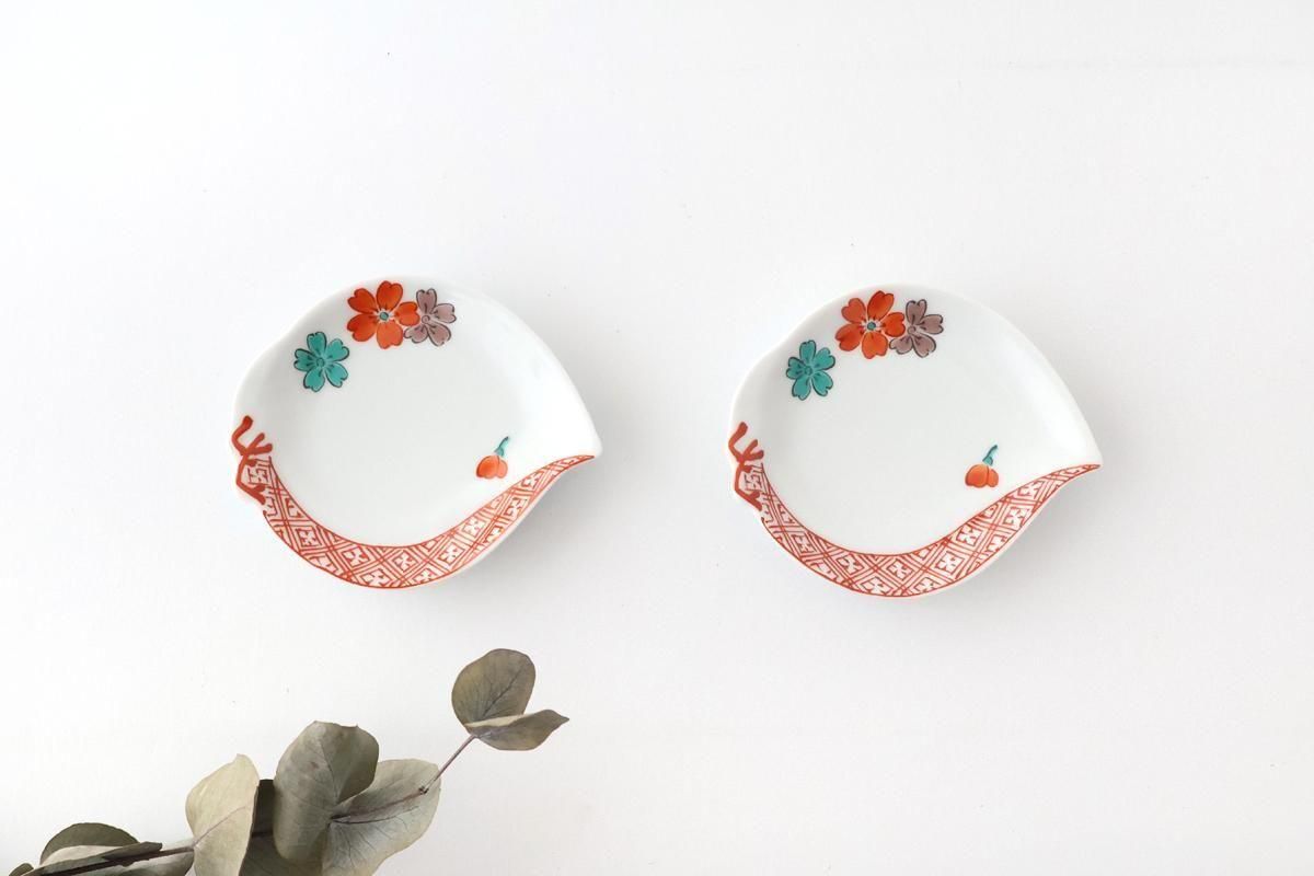 Peach-shaped Sauce Plate Red Cherry Blossom | Arita Ware