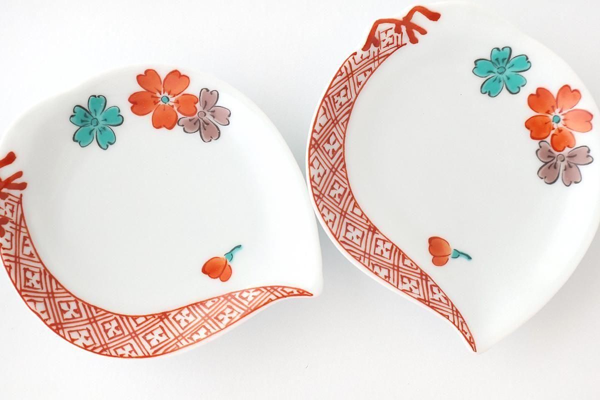 Peach-shaped Sauce Plate Red Cherry Blossom | Arita Ware