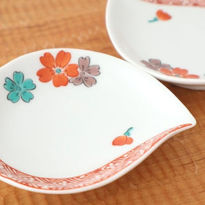 Peach-shaped Sauce Plate Red Cherry Blossom | Arita Ware