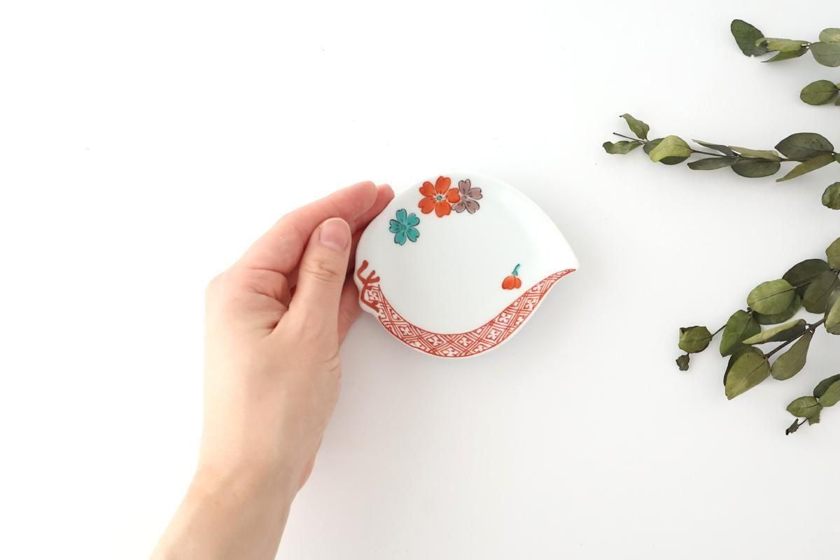 Peach-shaped Sauce Plate Red Cherry Blossom | Arita Ware