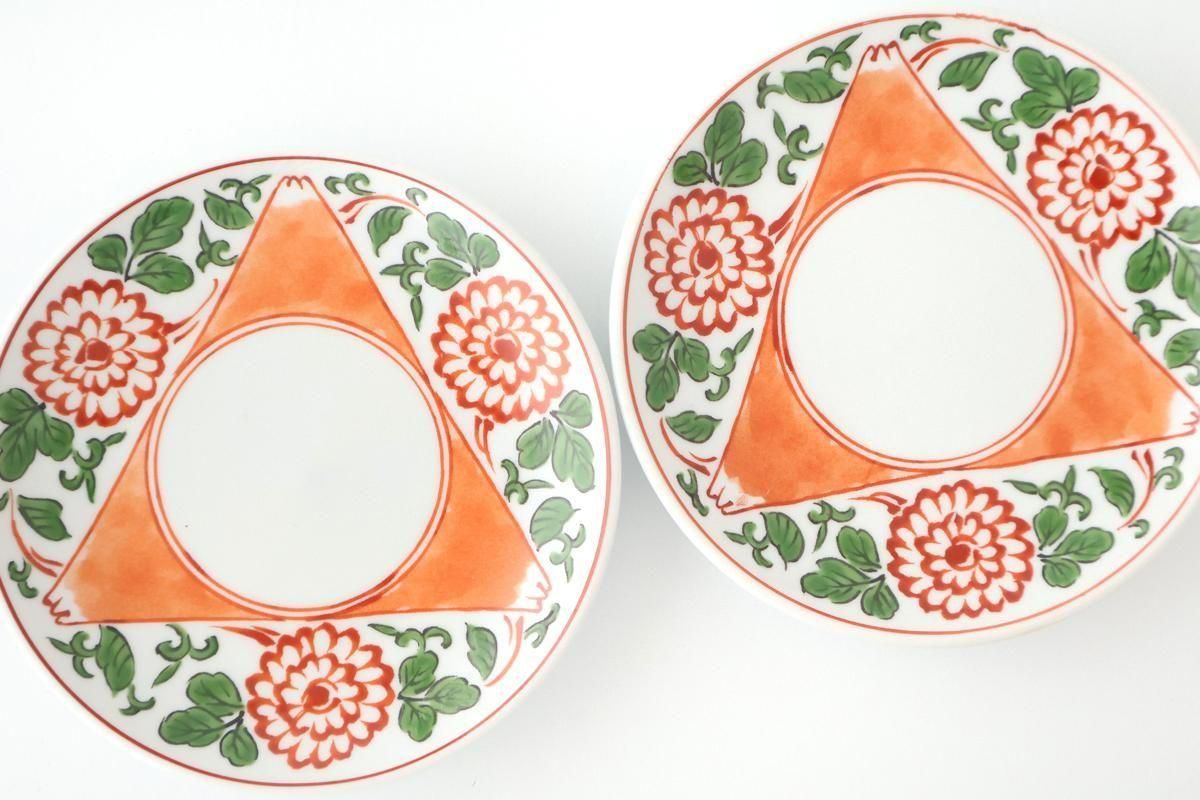 Round Sauce Plate Mt. Fuji and Chrysanthemums | Arita Ware