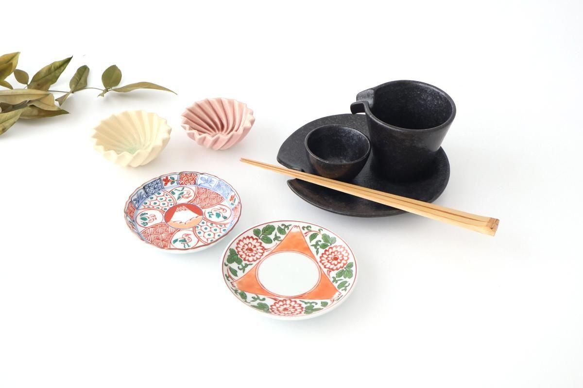 Round Sauce Plate Mt. Fuji and Chrysanthemums | Arita Ware