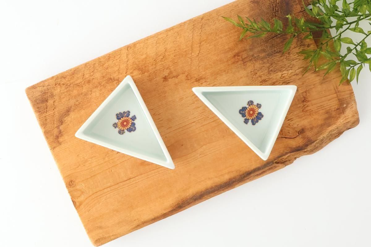 Rinkuro Kiln Triangle Bowl Chrysanthemum | Hasami Ware