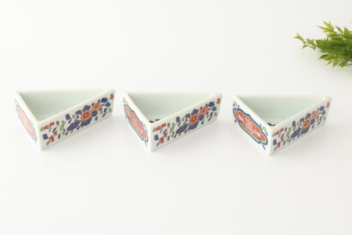 Rinkuro Kiln Triangle Bowl Chrysanthemum | Hasami Ware