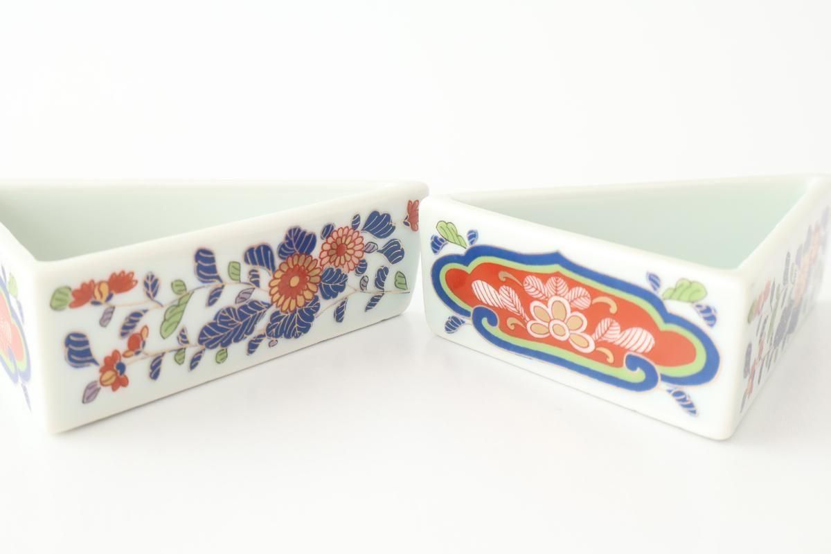 Rinkuro Kiln Triangle Bowl Chrysanthemum | Hasami Ware