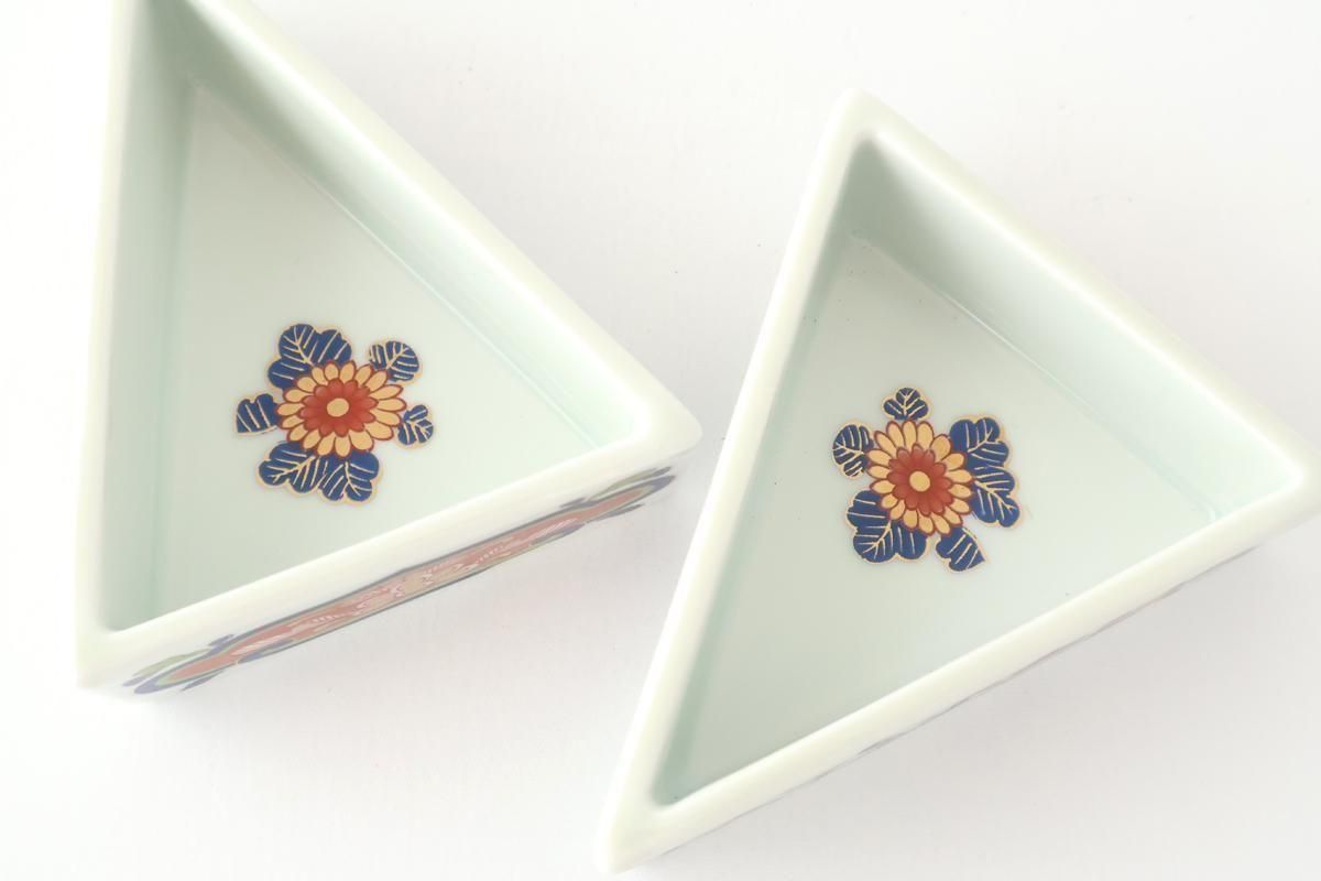 Rinkuro Kiln Triangle Bowl Chrysanthemum | Hasami Ware