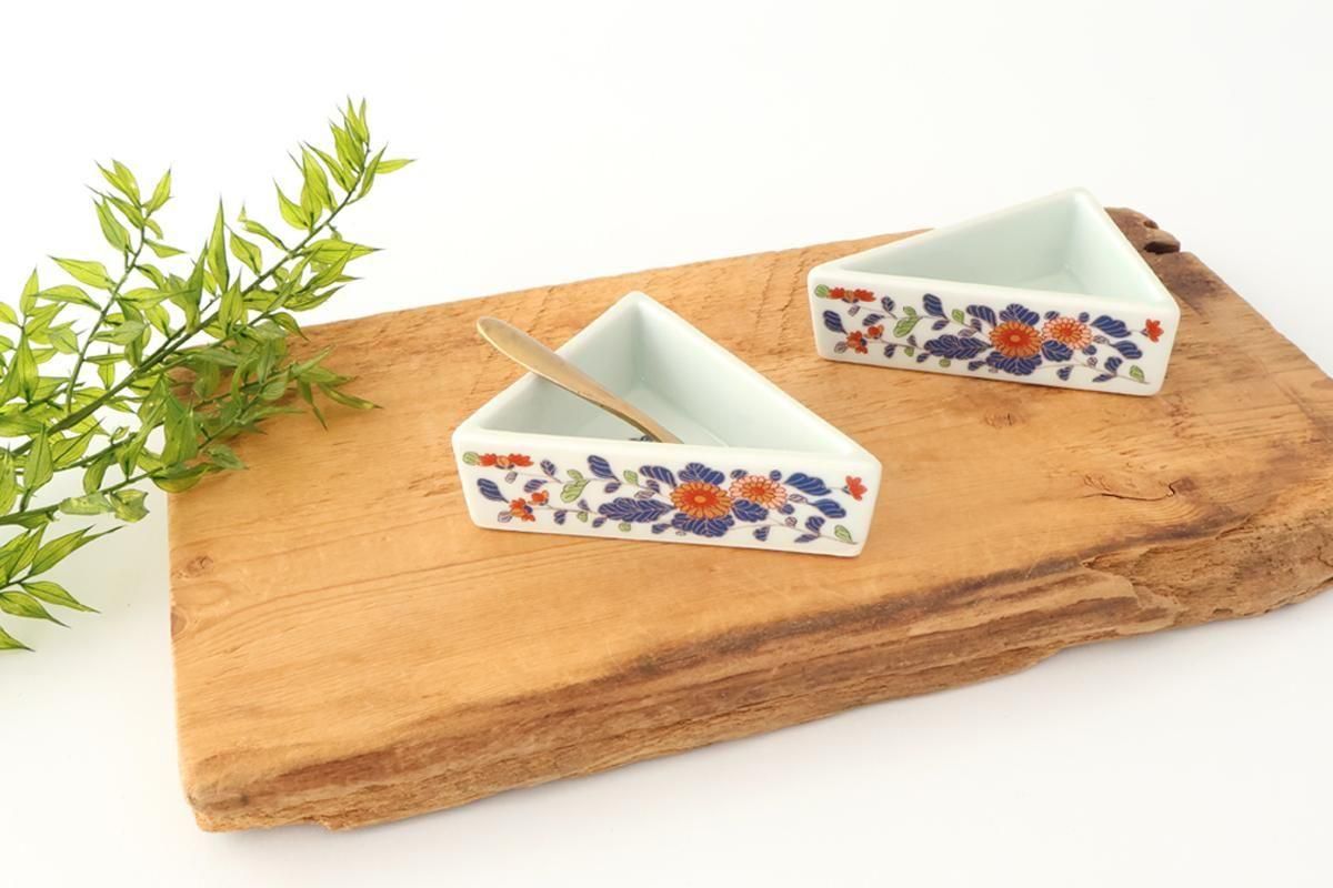 Rinkuro Kiln Triangle Bowl Chrysanthemum | Hasami Ware