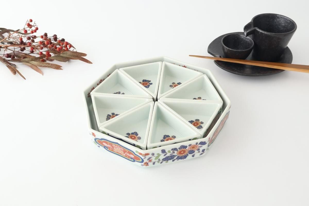 Rinkuro Kiln Triangle Bowl Chrysanthemum | Hasami Ware