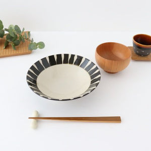 Large bowl, Fuchikurojukusa pottery, Mino ware