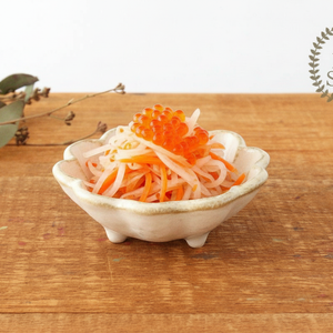 Small Bowl White Chrysanthemum 9cm/3.5in | Kobachi Mino Ware