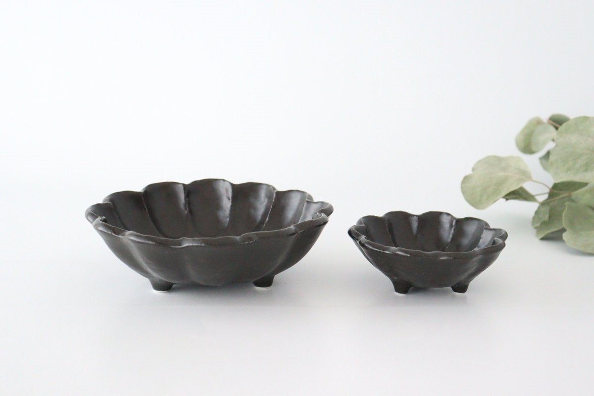 Small Bowl Black Chrysanthemum 9cm/3.5in | Kobachi Mino Ware