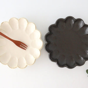 Chrysanthemum Shape Plate Black  21cm/8.3in | Mino Ware