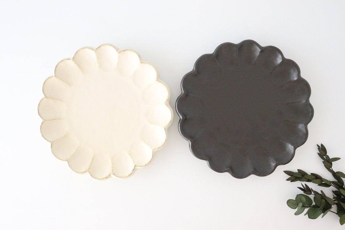 Chrysanthemum Shape Plate Black  24cm/9.4in | Mino Ware