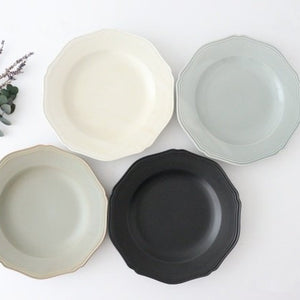 calme Flower Shaped Plate Matte Black| Hasami Ware