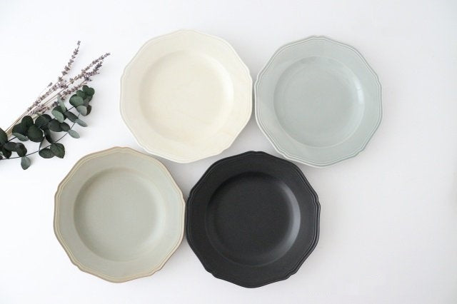 calme Flower Shaped Plate Matte Black| Hasami Ware