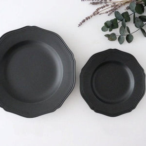 calme Flower Shaped Plate Matte Black| Hasami Ware