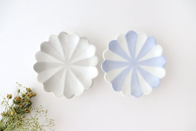 Chrysanthemum-shaped Sauce Plate Gray | Arita Ware