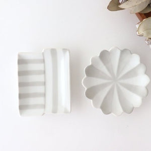 Chrysanthemum-shaped Sauce Plate Gray | Arita Ware